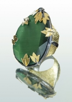 Green Sapphire Ring with Gold Leaf Accent