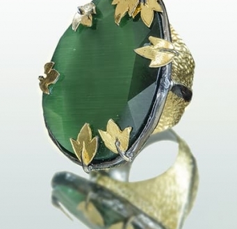 Green Sapphire Ring with Gold Leaf Accent